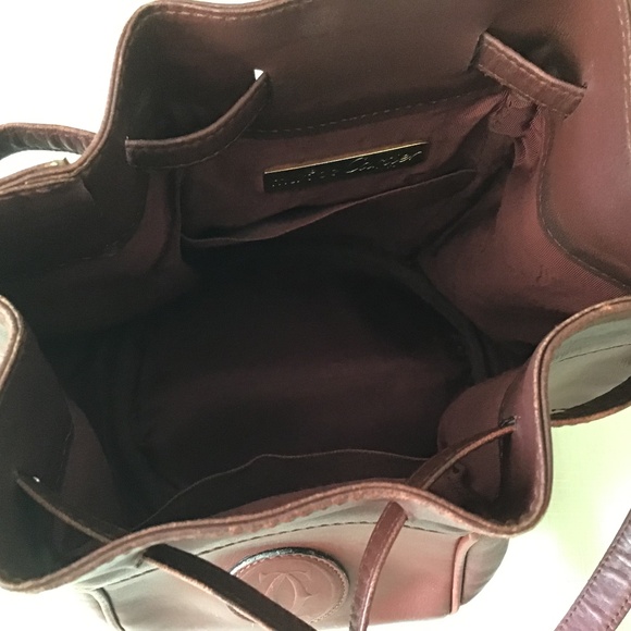 Iconic Cartier leather bucket shoulder bag with dust cover. - Picture 7 of 10